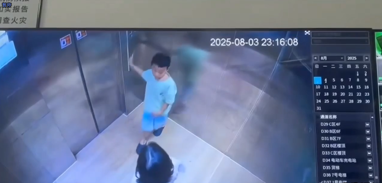 逆天小孩哥和小孩姐!学着大人模样爱做 第1张 逆天小孩哥和小孩姐!学着大人模样爱做