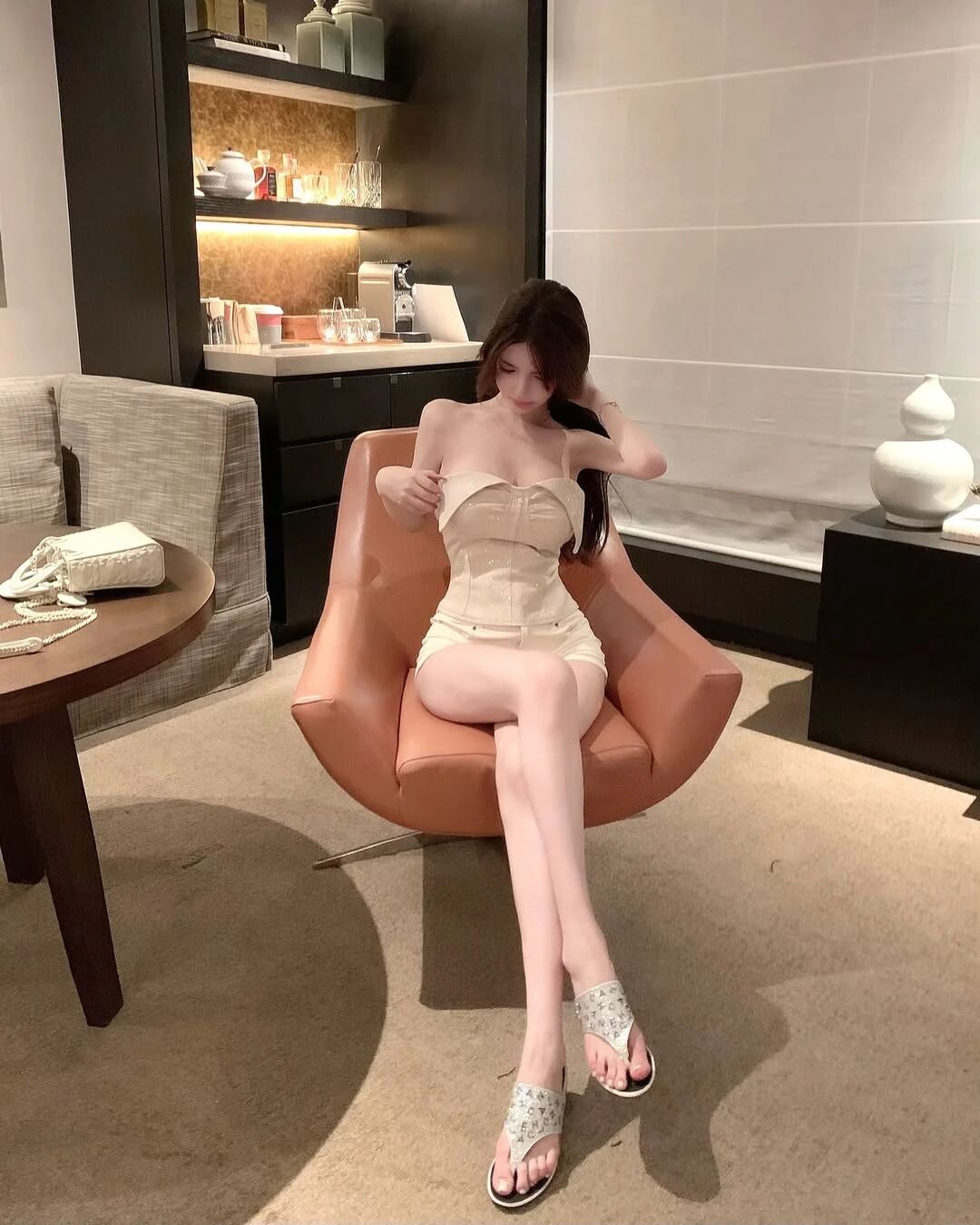 极品美腿又长又白再加上这黑丝,简直是绝了!!! 第16张 极品美腿又长又白再加上这黑丝,简直是绝了!!!