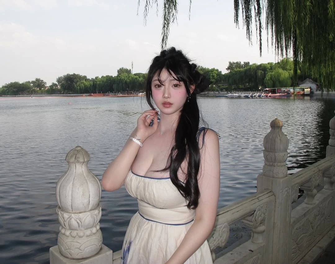 丰满身材加上这超凶上围,简直是绝了!!! 第2张 丰满身材加上这超凶上围,简直是绝了!!!