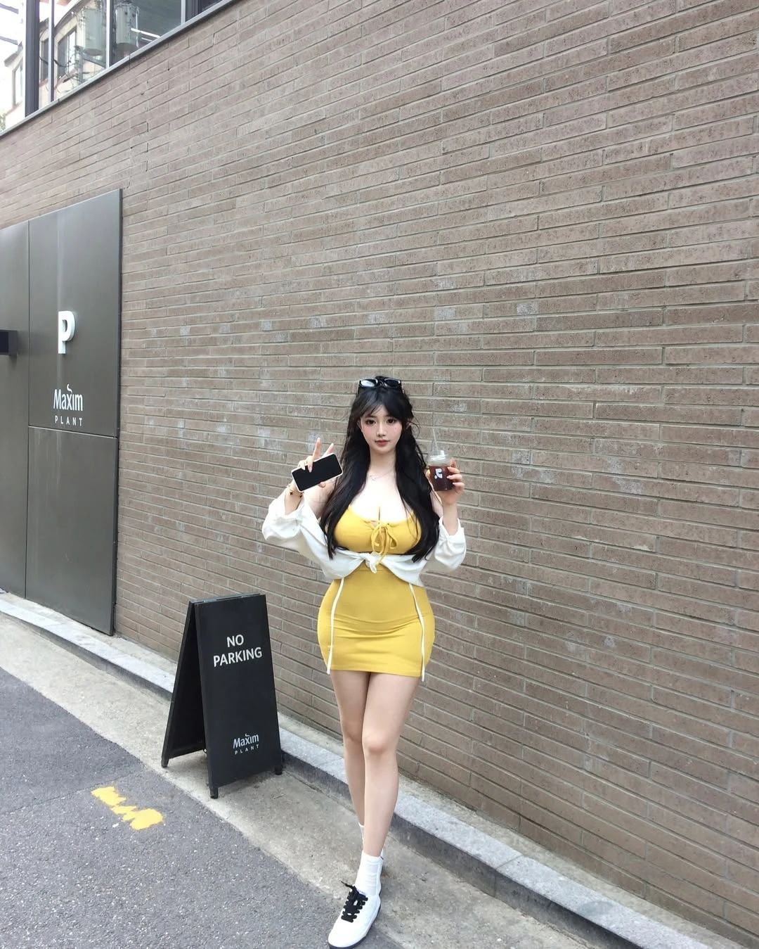 丰满身材加上这超凶上围,简直是绝了!!! 第19张 丰满身材加上这超凶上围,简直是绝了!!!