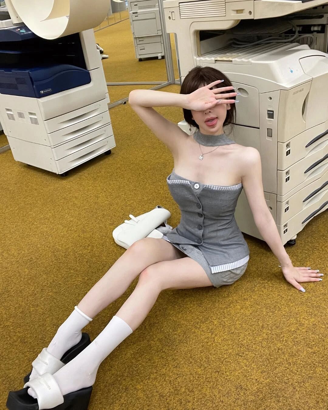 极品美腿又长又白再加上这黑丝,简直是绝了!!! 第21张 极品美腿又长又白再加上这黑丝,简直是绝了!!!