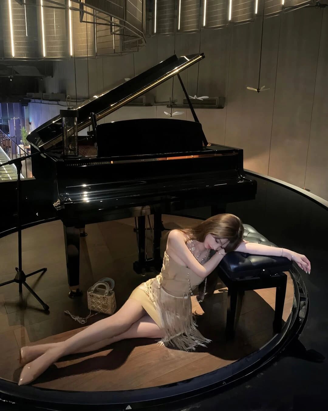 极品美腿又长又白再加上这黑丝,简直是绝了!!! 第20张 极品美腿又长又白再加上这黑丝,简直是绝了!!!