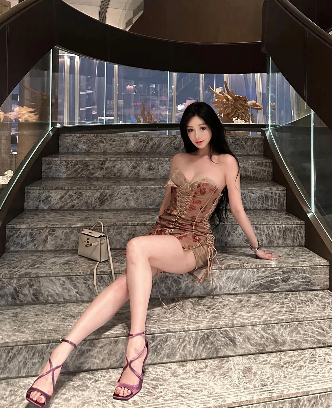 高颜值美女加上这黑丝美腿,简直是绝了!!! 第23张 高颜值美女加上这黑丝美腿,简直是绝了!!!